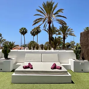 https://luxury-low-cost-apartment-in-las-americas-with-terrace-views.in-canary-islands.com